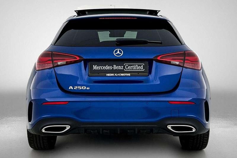 Occasion Mercedes A250 AMG line 218 PK (160 kW) 2024 Blauw Hatchback