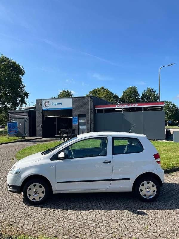 Wit Gebruikt 2008 VW Fox Trendline Hatchback | € 1.600 (Eerlijke prijs) - Afbeelding 1/4