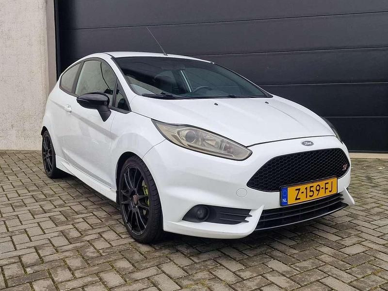 Wit Gebruikt 2013 Ford Fiesta ST Hatchback | € 10.499 (Eerlijke prijs) - Afbeelding 1/4