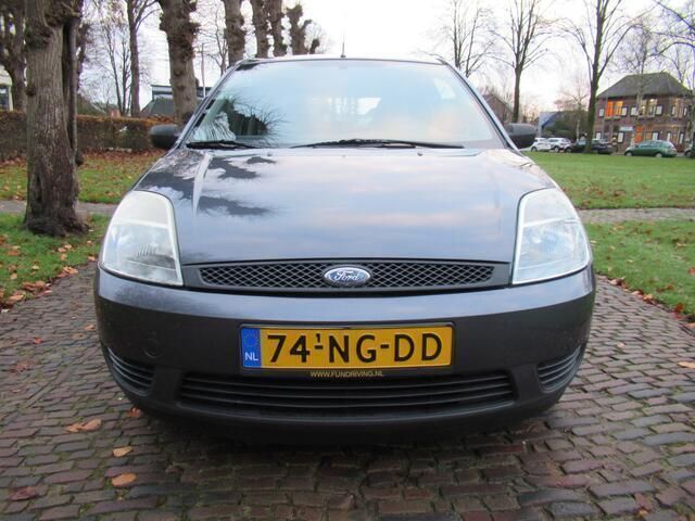 Occasion Ford Fiesta Celebration 69 PK (50 kW) 2003 Grijs Hatchback
