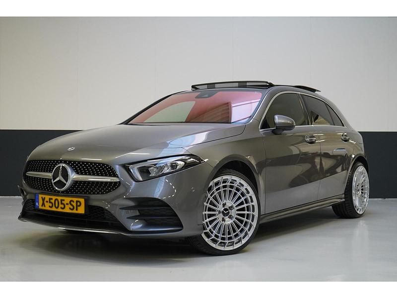 Grijs Gebruikt 2022 Mercedes A250 AMG line Hatchback | € 29.895 (Goede deal) - Afbeelding 1/4