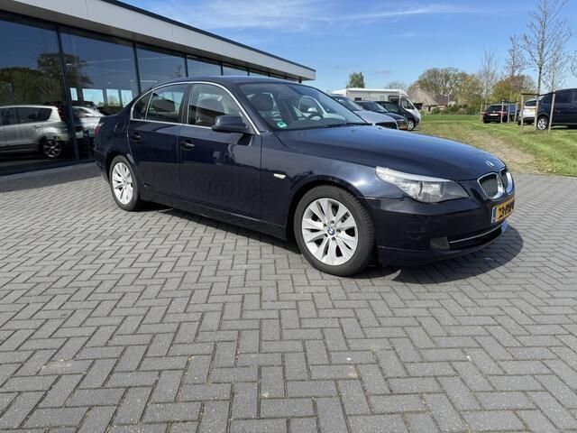 Blauw Gebruikt 2011 BMW 520 Sedan | € 8.750 (Eerlijke prijs) - Afbeelding 1/4