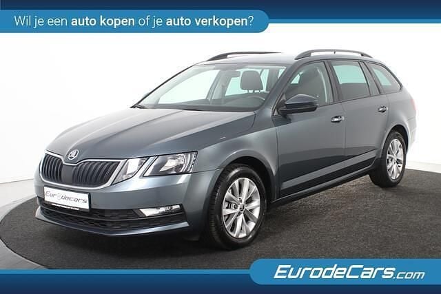Grijs (metallic) Occasion 2020 Skoda Octavia Stationwagen | € 16.600 - Afbeelding 1/4