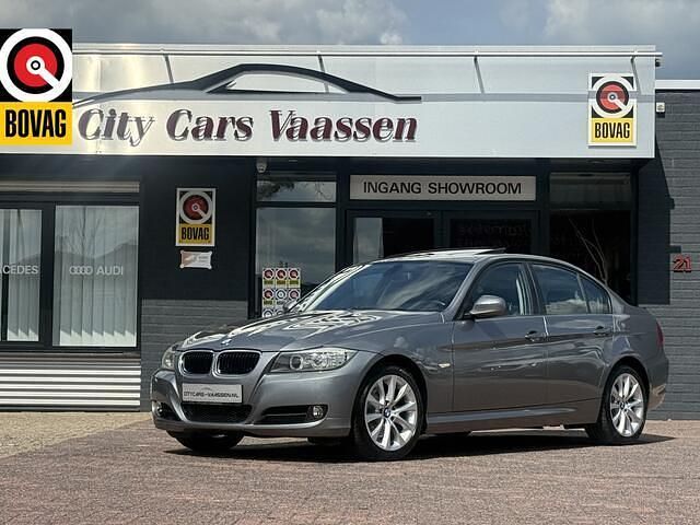 Grijs Gebruikt 2009 BMW 320 Sport Line Sedan | € 9.950 (Duur) - Afbeelding 1/4