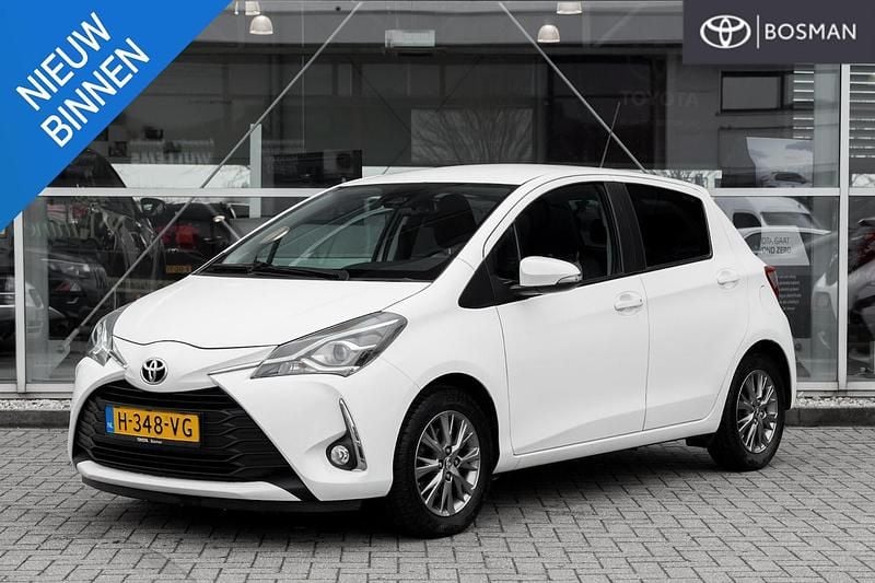 Wit Occasion 2020 Toyota Yaris Hatchback | € 13.450 (Eerlijke prijs) - Afbeelding 1/4