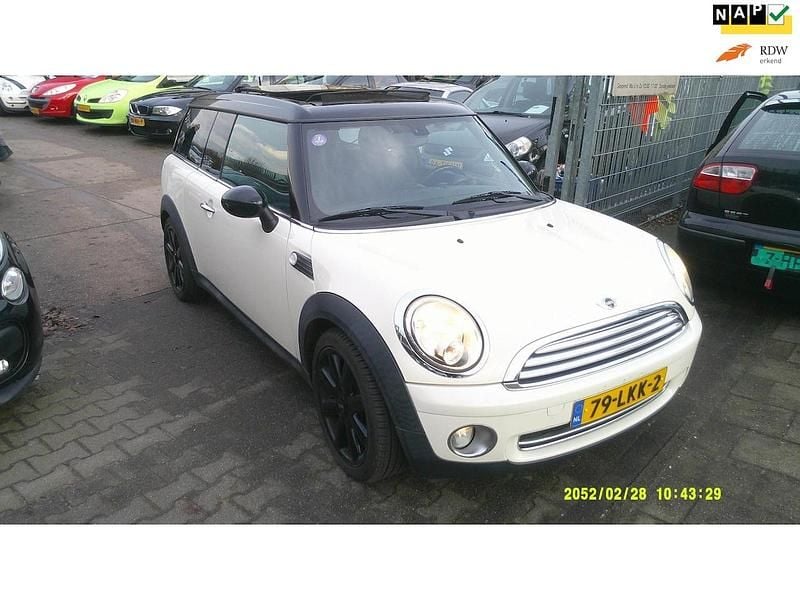 Wit Occasion 2010 Mini Cooper Clubman Business Stationwagen | € 3.950 (Super prijs) - Afbeelding 1/4
