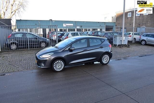 Grijs (metallic) Occasion 2019 Ford Fiesta Trend Hatchback | € 8.950 (Goede deal) - Afbeelding 1/4