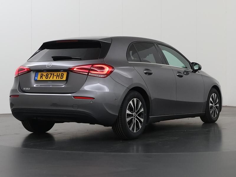 Occasion Mercedes A180 Business 136 PK (100 kW) 2022 Grijs Hatchback