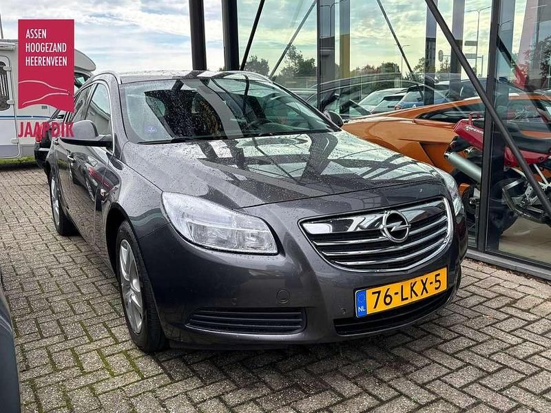 Grijs Gebruikt 2010 Opel Insignia Edition Stationwagen | € 3.899 (Iets duurder) - Afbeelding 1/3