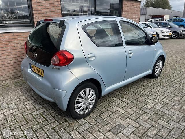Occasion Toyota Aygo 68 PK (50 kW) 2005 Blauw Hatchback