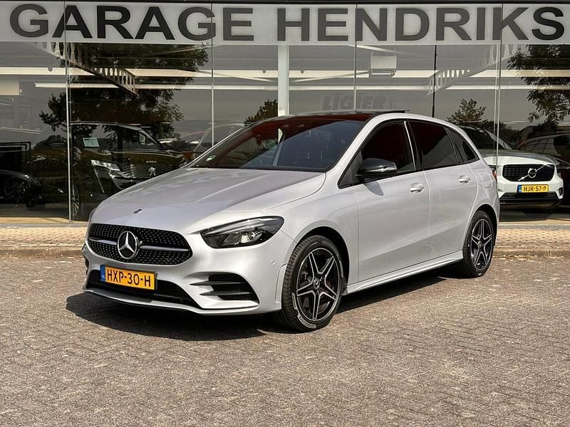 Grijs Gebruikt 2022 Mercedes B250 Business MPV | € 33.645 (Iets duurder) - Afbeelding 1/4