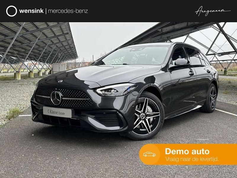 Grijs, metallic lak Gebruikt 2024 Mercedes C300e AMG line Stationwagen | € 58.350 - Afbeelding 1/4