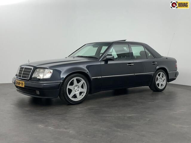 Zwart, metallic lak Gebruikt 1995 Mercedes E500 Edition Sedan | € 125.000 - Afbeelding 1/4
