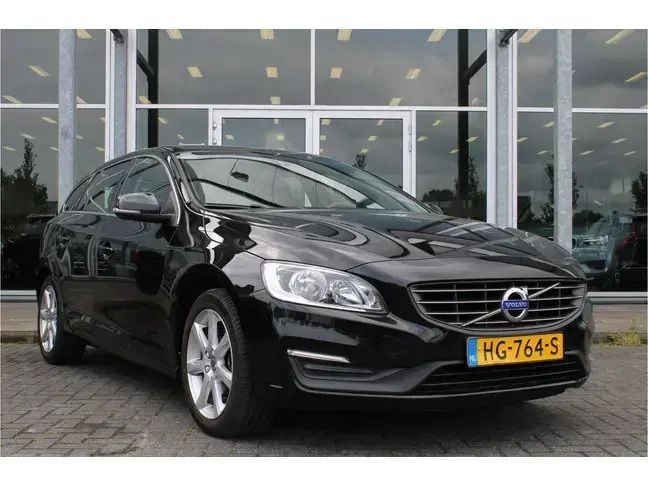 Gebruikt 2015 Volvo V60 Momentum Stationwagen | € 12.900 (Super prijs) - Afbeelding 1/4