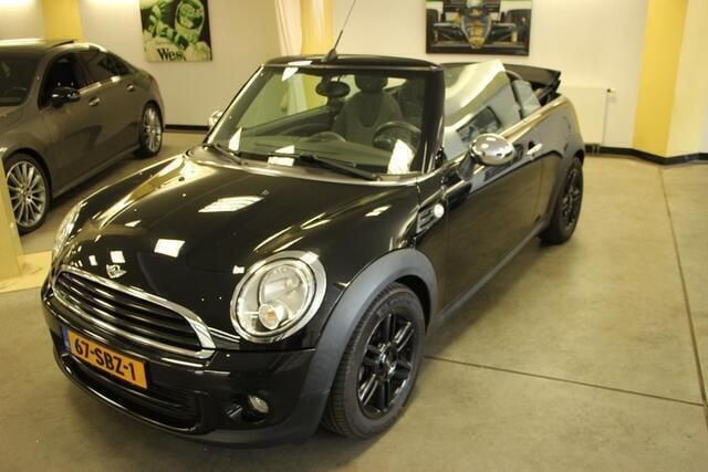 Zwart, metallic lak Gebruikt 2011 Mini One Cabriolet Salt Cabriolet | € 9.950 (Eerlijke prijs) - Afbeelding 1/4