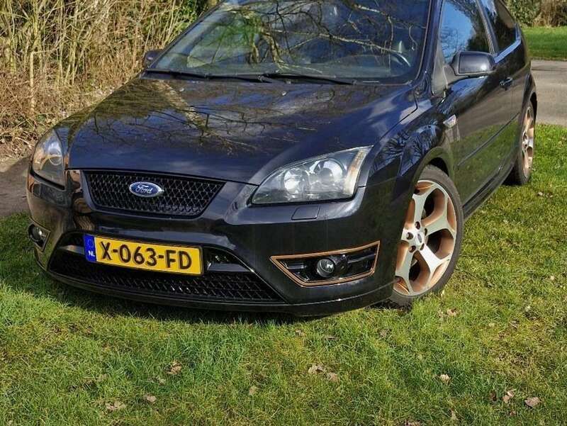 Zwart Gebruikt 2006 Ford Focus ST Hatchback | € 8.750 (Eerlijke prijs) - Afbeelding 1/4