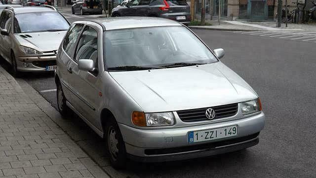 Occasion VW Polo 60 PK (44 kW) 1998 Grijs Sedan