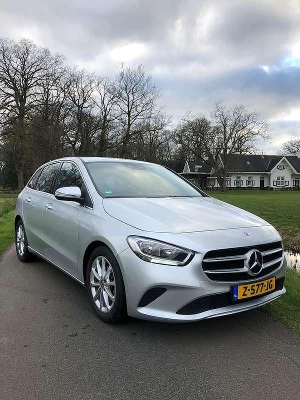 Grijs Gebruikt 2021 Mercedes B180 Premium MPV | € 27.500 (Eerlijke prijs) - Afbeelding 1/4