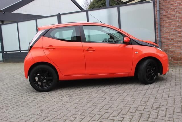 Occasion Toyota Aygo X-wave 69 PK (50 kW) 2015 Oranje Hatchback