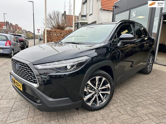Zwart, metallic lak Gebruikt 2023 Toyota Corolla Cross Premium SUV | € 35.950 (Eerlijke prijs) - Afbeelding 1/4