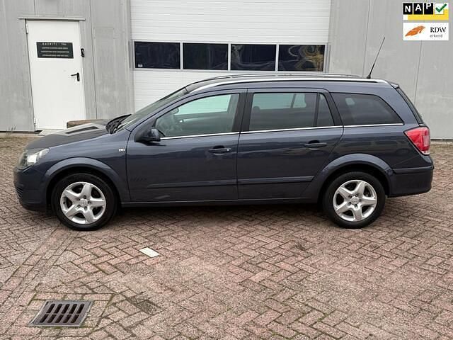 Grijs Gebruikt 2006 Opel Astra Edition Stationwagen | € 2.950 (Eerlijke prijs) - Afbeelding 1/4