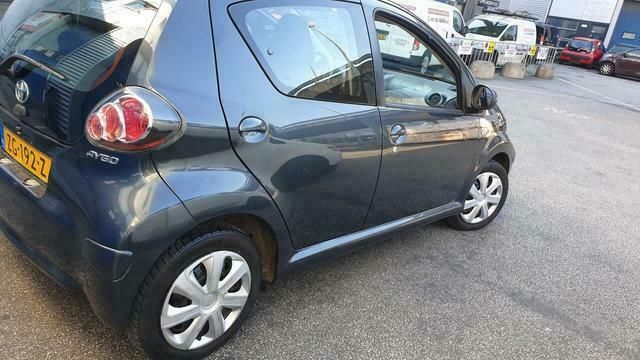 Occasion Toyota Aygo 68 PK (50 kW) 2009 Grijs Hatchback