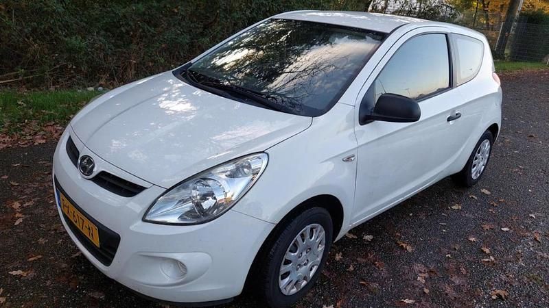 Wit Gebruikt 2011 Hyundai i20 Hatchback | € 2.350 - Afbeelding 1/4