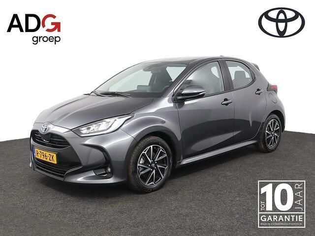 Grijs Occasion 2022 Toyota Yaris Hatchback | € 22.950 (Eerlijke prijs) - Afbeelding 1/4
