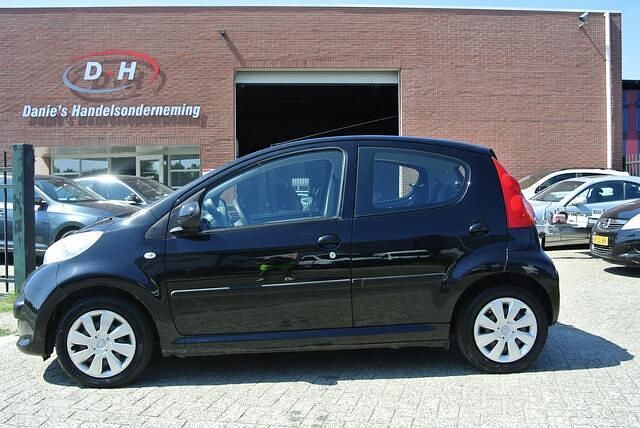Zwart Gebruikt 2007 Peugeot 107 Hatchback | € 1.199 (Eerlijke prijs) - Afbeelding 1/4