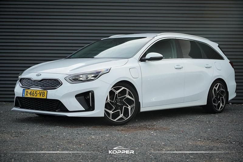 Wit Gebruikt 2020 Kia Ceed Hatchback | € 19.750 (Eerlijke prijs) - Afbeelding 1/4