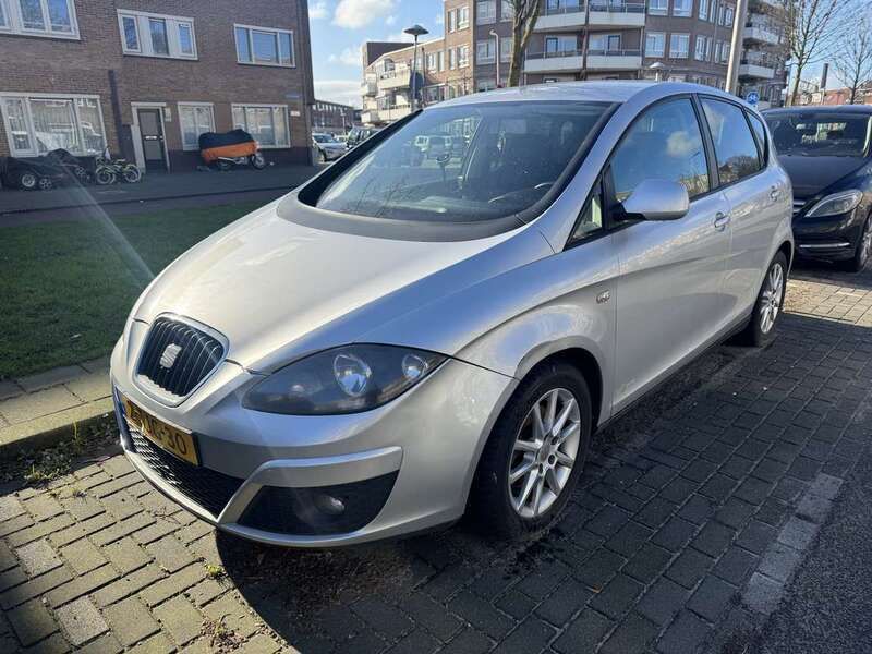Grijs Gebruikt 2014 Seat Altea MPV | € 4.395 - Afbeelding 1/4