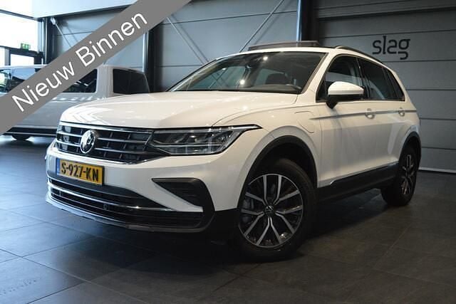Wit Gebruikt 2021 VW Tiguan SUV | € 30.900 (Goede deal) - Afbeelding 1/4