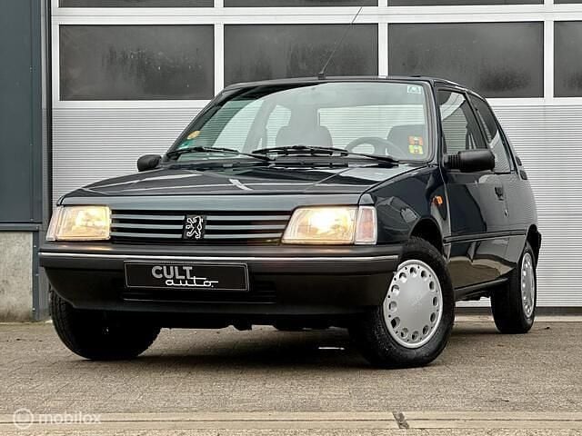 Groen Occasion 1997 Peugeot 205 Hatchback | € 3.950 (Eerlijke prijs) - Afbeelding 1/4