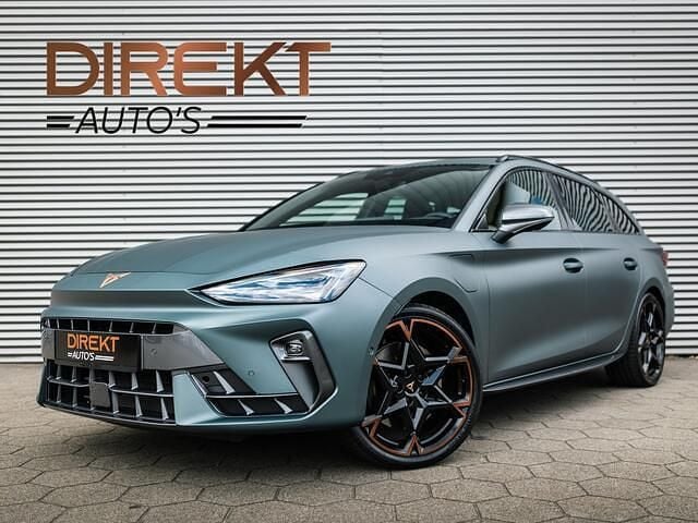 Grijs Gebruikt 2024 Cupra Leon VZ Stationwagen | € 44.950 - Afbeelding 1/4