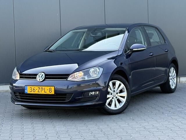 Blauw, metallic lak Gebruikt 2013 VW Golf VII Comfortline Hatchback | € 8.495 (Goede deal) - Afbeelding 1/4