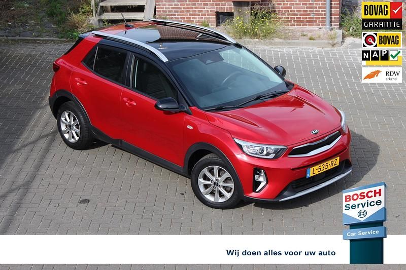Rood Occasion 2021 Kia Stonic Sport SUV | € 16.795 (Goede deal) - Afbeelding 1/4