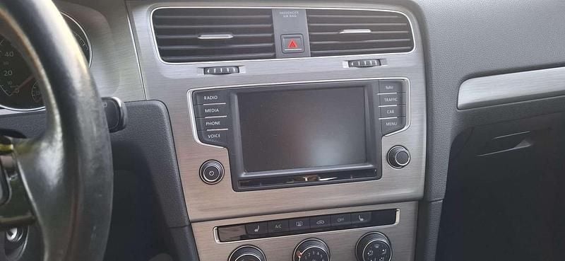 Zwart Gebruikt 2016 VW Golf VII Comfortline Hatchback | € 9.950 (Duur) - Afbeelding 1/4