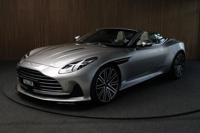 Grijs, metallic lak Gebruikt 2024 Aston Martin DB12 Cabriolet | € 329.500 - Afbeelding 1/4