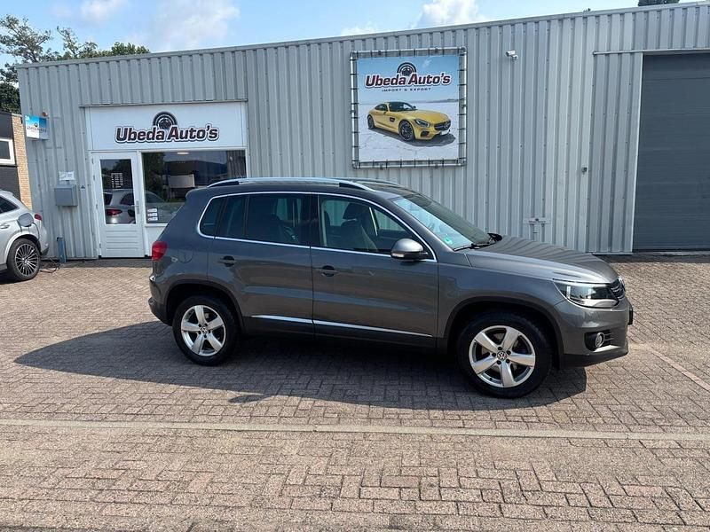 Grijs (metallic) Gebruikt 2012 VW Tiguan Track & Field SUV | € 8.999 (Goede deal) - Afbeelding 1/4