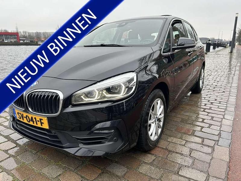 Zwart Gebruikt 2018 BMW 218 Active Tourer Executive MPV | € 15.950 (Goede deal) - Afbeelding 1/4
