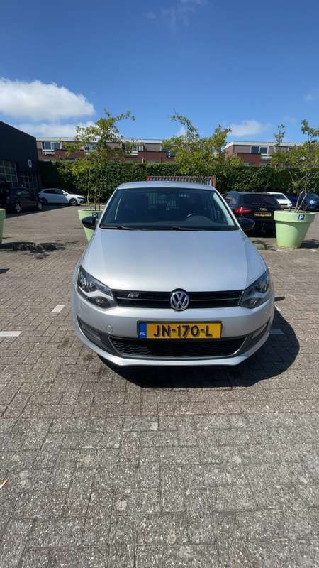 Grijs Gebruikt 2012 VW Polo Comfortline Hatchback | € 6.500 (Eerlijke prijs) - Afbeelding 1/4