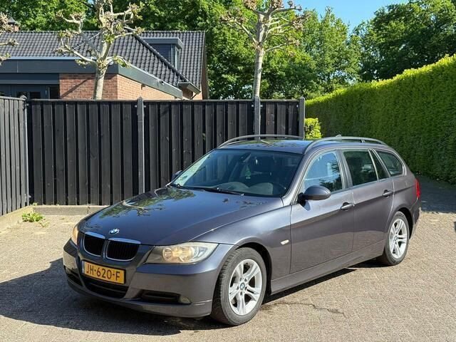 Grijs Gebruikt 2008 BMW 318 Stationwagen | € 2.500 (Eerlijke prijs) - Afbeelding 1/4