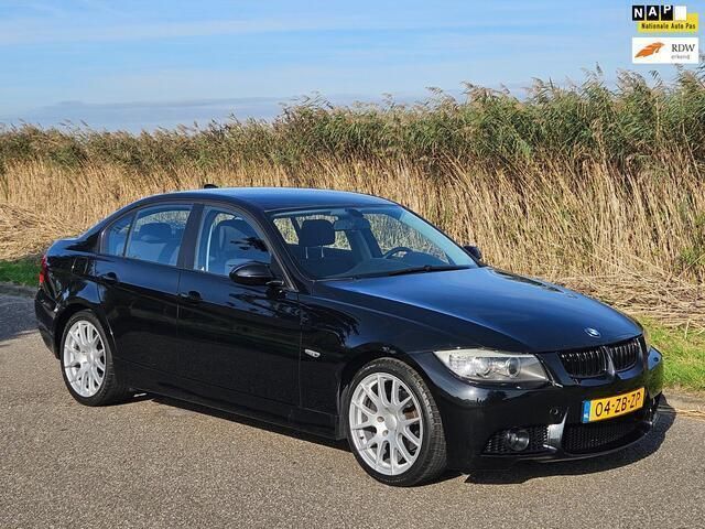 Zwart Occasion 2008 BMW 320 Sedan | € 4.350 (Eerlijke prijs) - Afbeelding 1/4