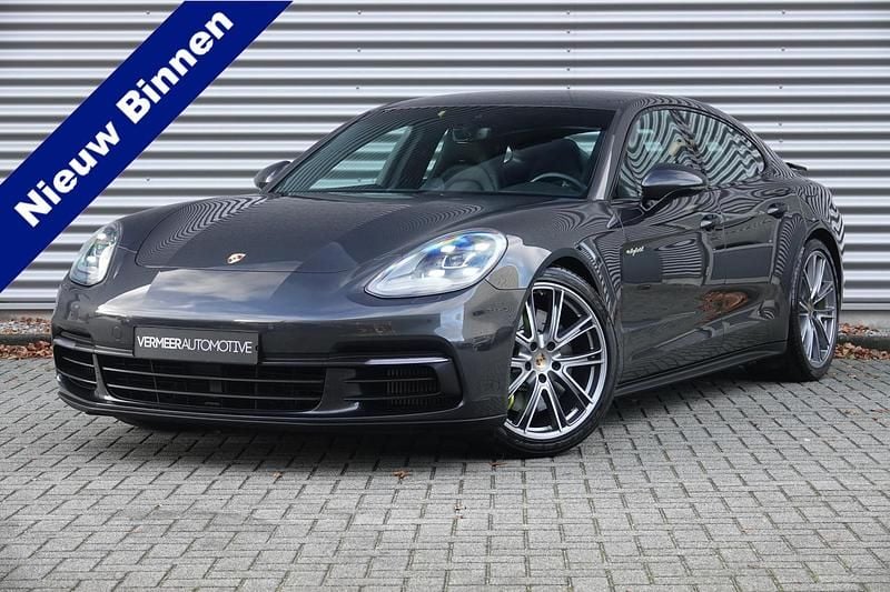 Grijs Gebruikt 2018 Porsche Panamera Sport Sedan | € 49.900 - Afbeelding 1/4