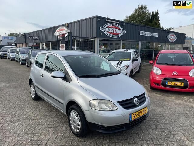 Grijs Gebruikt 2005 VW Fox Trendline Hatchback | € 1.899 (Duur) - Afbeelding 1/4