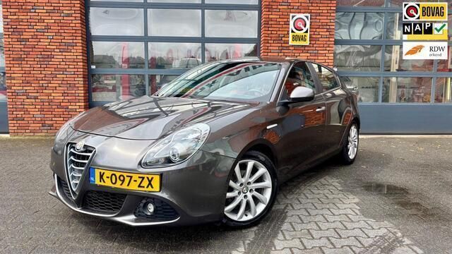 Grijs Gebruikt 2011 Alfa Romeo Giulietta Distinctive Hatchback | € 7.250 (Eerlijke prijs) - Afbeelding 1/4
