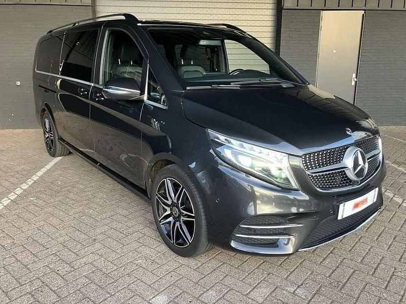 Grijs Gebruikt 2021 Mercedes V300 AMG MPV | € 42.200 (Goede deal) - Afbeelding 1/4