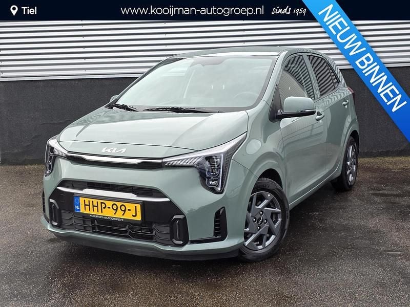 Adventurous green Occasion 2025 Kia Picanto Hatchback | € 19.699 (Eerlijke prijs) - Afbeelding 1/4