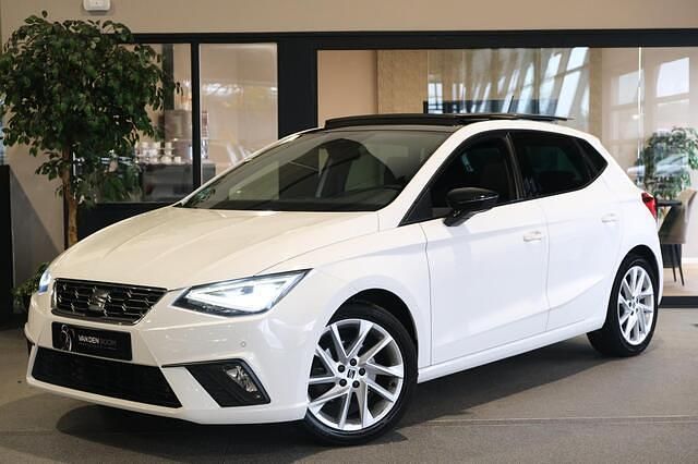Wit Gebruikt 2021 Seat Ibiza FR Hatchback | € 22.450 (Iets duurder) - Afbeelding 1/4