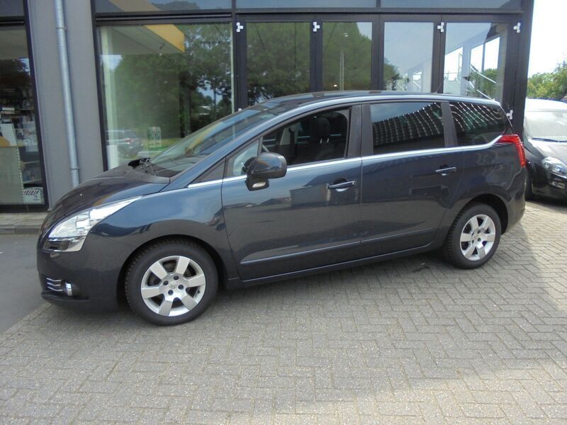 Blauw Gebruikt 2012 Peugeot 5008 MPV | € 11.145 - Afbeelding 1/4